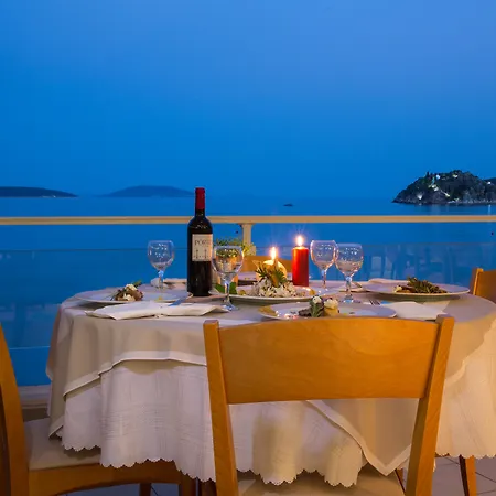 Flisvos فندق تولو