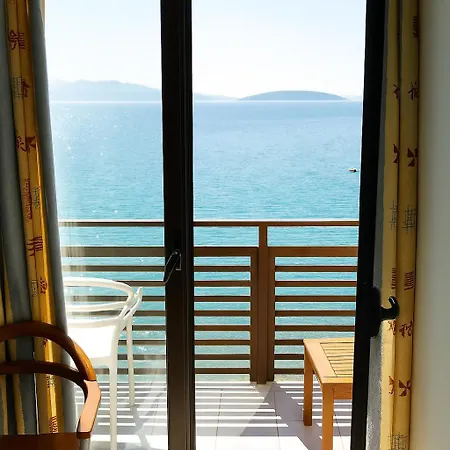 Flisvos Hotell 3*