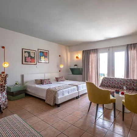 Hotel Flisvos 3*