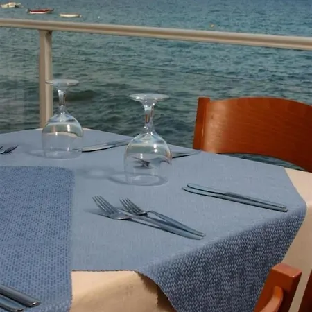 Hotel Flisvos 3*