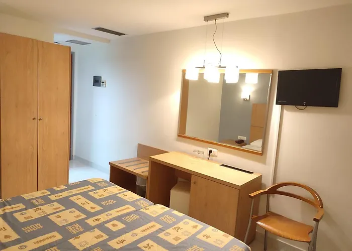 فندق Flisvos تولو