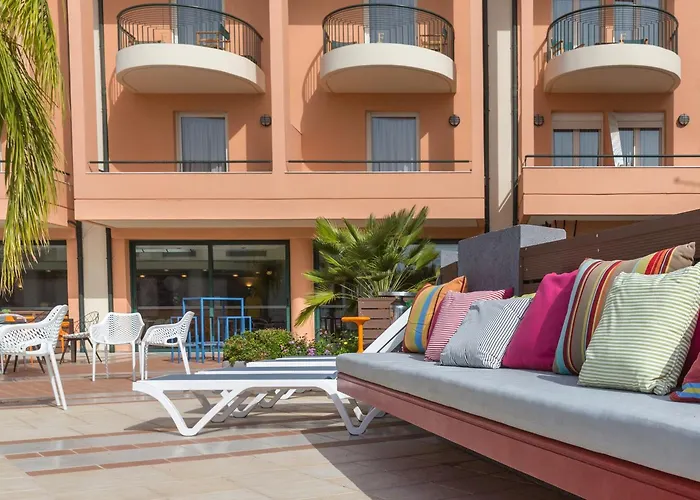 Flisvos فندق تولو