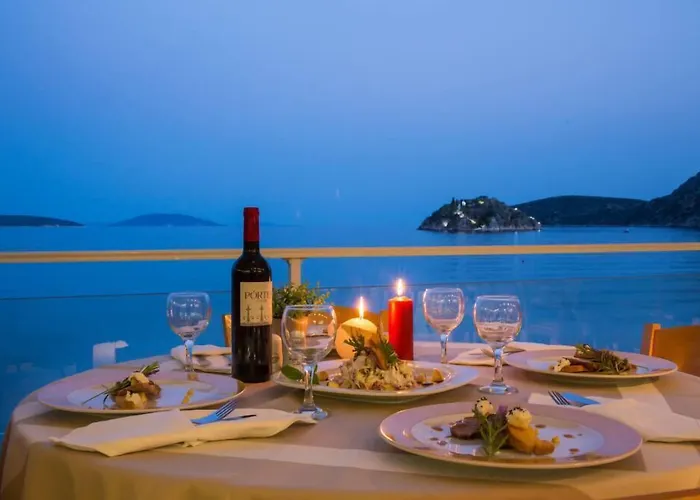 فندق Flisvos تولو