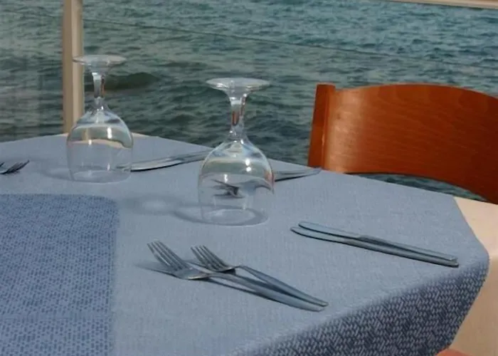 ホテル Flisvos 3*