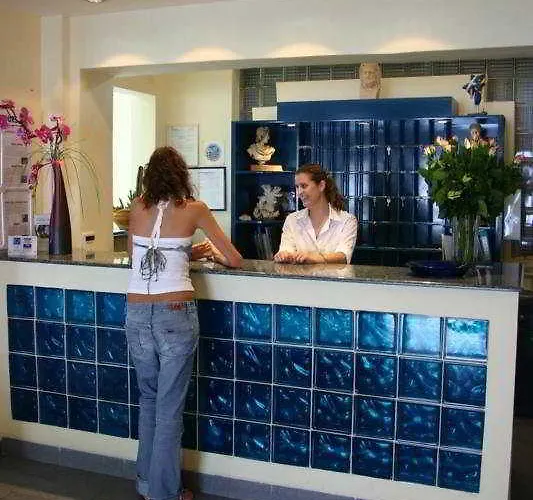 Flisvos فندق تولو